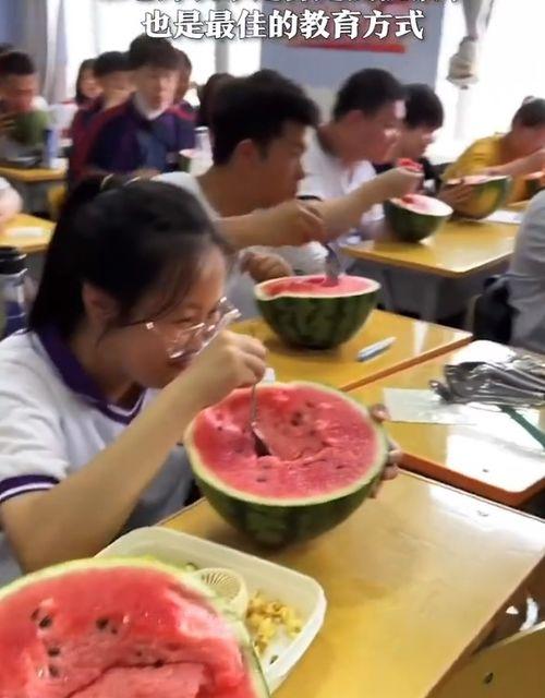 教师家庭省钱吃瓜,共享甜蜜夏日吃瓜时光