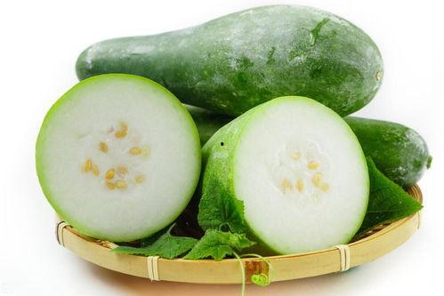 平妃吃瓜日常,平妃的悠闲瓜田生活