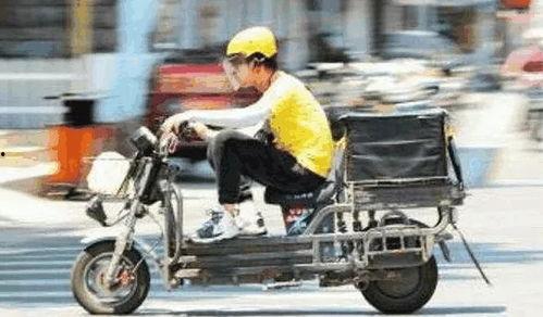 外卖员小哥吃瓜,一瓜解千愁